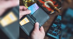 Si sus consumos con tarjeta de crédito son iguales o superiores a $53.206.000, debe declarar renta. / Foto Pexels