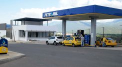 Los taxistas dicen que hace casi un año pagaban el galón de gasolina por debajo de $8.000, ahora sufren por el alto precio ($12.425). Foto Archivo La Opinión