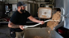 Una cerveza con agua reciclada busca sofocar la sequía en Estados Unidos