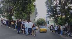 Largas filas por el soat