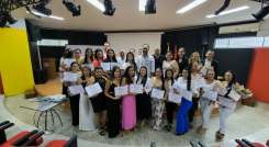 Mujeres que se graduaron de Técnico en Electricidad Industrial/Foto Cortesía/La Opinión