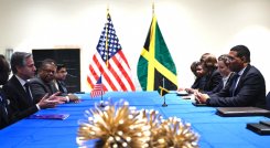 El secretario de Estado de Estados Unidos; Antony Blinken, se reunió con el primer ministro de Jamaica; Andrew Holness, antes de la reunión de emergencia./ Foto: AFP