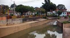 Los residuos de toda la comuna 10 van a parar al desarenador. /Foto: Nicolás Mojica. 