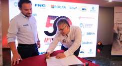 Arnulfo Sánchez y Javier Cuellar firmaron un convenio que convierte al FNG en garante de los créditos de Ifinorte./ Foto Cortesía