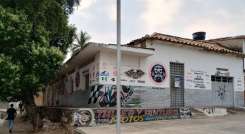 La casa en la que duermen los habitantes de calle, antes era un taller de mecánica de motocicletas. / Foto: Cortesía. 
