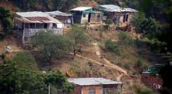 inseguridad, contaminación, calles destapadas, falta de alcantarillado y pozos sépticos, los problemas del barrio. / Foto: Carlos Ramirez.