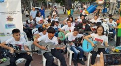Al final del curso, los niños realizan presentaciones musicales ante la comunidad. / Foto: Cortesía.