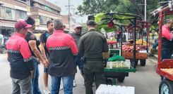 Atestadas de carreteros que impiden el libre tránsito vehicular se encuentra la avenida Sexta 