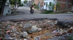 La avenida 6 con calle 8 es una de las vías en peores condiciones que tiene el barrio./ Foto: Carlos Ramirez.