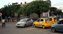 Esta vía que conecta con el Canal Bogotá es peligrosa por el alto índice de accidentes de tránsito./ Foto: Carlos Ramirez.