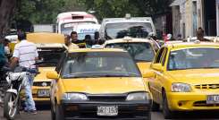 El mes pasado, el precio mínimo de la carrera de taxi subió a $7.000, un alza de 13% sobre el monto anterior ($6.000)./ Foto Archivo