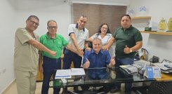 Representantes de los sindicatos de la salud del departamento apoyan al gerente del Erasmo Meoz, Hernando José Mora./Foto cortesía