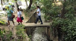 Los residentes de las casas aledañas al canal son las más afectadas por esta situación. / Foto: Carlos Ramírez.