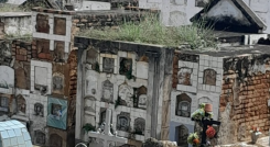 La condición de deterioro y falta de mantenimiento en las estructuras priman en el Cementerio./ Foto: Cortesía