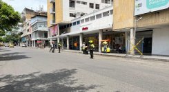 Buscan concienciar a los conductores sobre la importancia de utilizar correctamente los espacios designados para la transición vehicular. / Foto: Cortesía/ La Opinión  