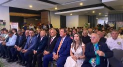 Autoridades regionales y nacionales de Fedecámaras, el gobernador del estado Táchira, el alcalde de San Cristóbal, empresarios e invitados de Norte de Santander se reunieron ayer en San Cristóbal. / Foto Cortesía
