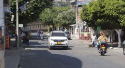 El barrio hace parte de la Comuna 10. 