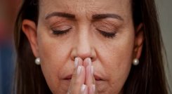 A menos de 15 días de las elecciones presidenciales en Venezuela, la jefa de la oposición, María Corina Machado, fue víctima de atentado contra ella y su equipo de prensa.