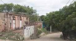 La invasión hace parte de la Comuna 8. 