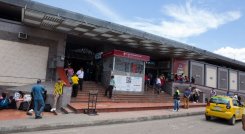 Los usuarios son libres de elegir el modo y medio de transporte para realizar sus desplazamientos./ Fotos: Juan Pablo Cohen / La Opinión 