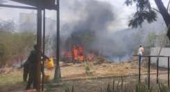 Personal del Cuerpo de Bomberos de Cúcuta se encargó de controlar las llamas.