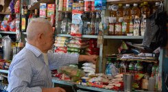 Las tiendas de barrio tradicionales han logrado mantener la lealtad de sus clientes.