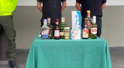 Policía también indicó que, se inhabilitaron además dos alambiques utilizados para fabricar y falsificar bebidas embriagantes de marcas nacionales y extranjeras.  Según las autoridades, esta organización delincuencial estaría realizando esta actividad ilegal hace aproximadamente tres años en la ciudad de Cúcuta