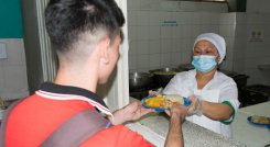 Los niños y jóvenes volverían a recibir los alimentos el 15 de octubre hasta el último día del calendario escolar.  / Foto: Cortesía / La Opinión