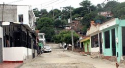 Según la comunidad, algunos sectores del barrio fueron tomados con lugares donde roban y consumen drogas. / Foto: Carlos Ramírez.