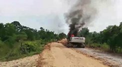 retroexcavadora fue incendiada