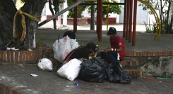 Los líderes mencionaron que la falta de iluminación y el deterioro de los espacios públicos contribuyen a que se cometan estos actos ilegales. / Foto: La Opinión 