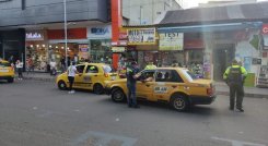 Taxistas asociados le reclamaron al alcalde por la persecución que les tienen y no los deja trabajar/Foto Carlos Ramírez/La Opinión