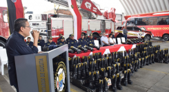 Alcalde Jorge Acevedo hizo entrega de implementos de trabajo a los bomberos de la ciudad.