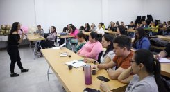 70 docentes hicieron del foro sobre la educación para la construcción de paz. / Foto: Carlos Ramírez.
