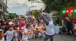 niños y grandes gozan con las presentaciones navideñas/Foto cortesía