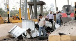 El peaje de la Autopista Internacional fue detonado con artefactos explosivos.  / Foto: Carlos Ramírez. / La Opinión.