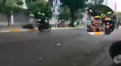 Policías usaron taser para levantar a un habitante de calle que se encontraba en un separador