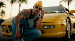 La esencia de la canción original, impregnada de nostalgia y desamor, cobra una nueva vida en la voz del caleño. 