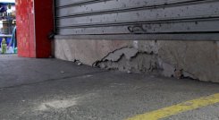 La detonación de una granada ocasionó daños a dos locales