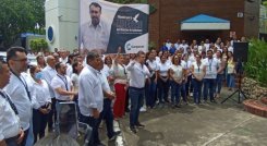Rafael Humberto Camacho, director general de Corponor, preside el plantón para pedir la liberación del director de Codechocó/Foto Orlando Carvajal
