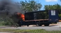 CAMION QUEMADO 