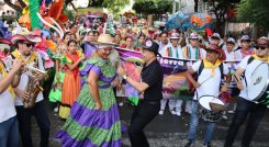 El gobernador William Villamizar demostró sus habilidades con la danza en la apertura del Festival del Norte/Foto Carlos Ramírez