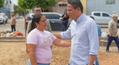 Alcalde Jorge Acevedo junto a líder comunal. 