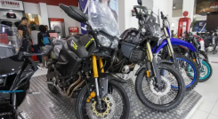 Motos