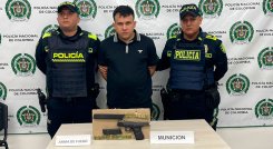 Durante el procedimientio, a Wilmer Jheison Quintero Urbina le incautaron una pistola Glock 9 milímetros y 42 cartuchos./ Foto Cortesía