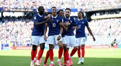La selección francesa guiada por Kilyan Mbappé derrotó 3-1 en su debut a Senegal.
