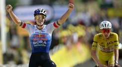 El belga Remco Evenepoel, tras ganar la etapa este domingo, ascendió al segundo lugar de la general de la Grand Boucle.