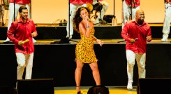 El Grupo Niche y Nathy Peluso