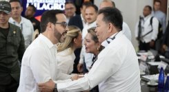 El presidente electo Abelardo de la Espriella se saluda aquí con el gobernador William Villamizar/Foto: Cortesía Juan Pablo  Bayona