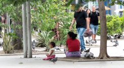 Indígenas yukpa en el parque Santander.